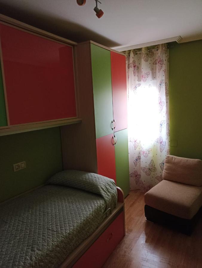 Piso Yade En Oviedo, Proximo A Los Vegas Con Parking Y Wifi Luaran gambar